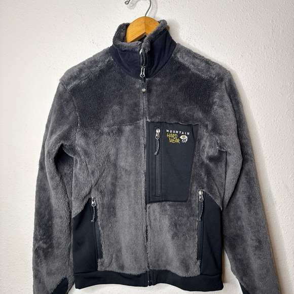 Mountain Hardwear Men's Black and Gray Performance Jacket - Picture 2 of 13